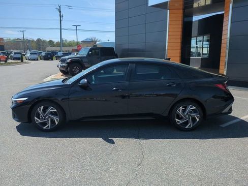 Used 2025 Hyundai Elantra Sport image 7