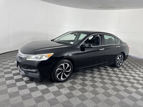 Used 2017 Honda Accord EX image 8