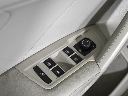 Used 2022 Volkswagen Tiguan SE R-Line image 34