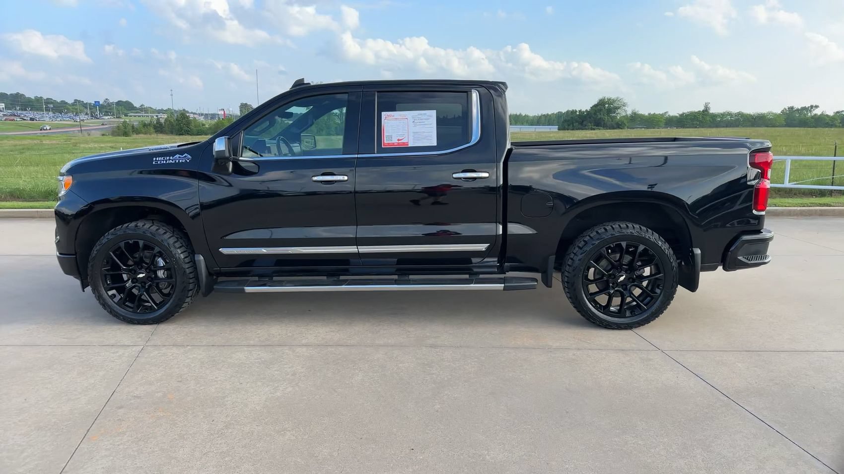 Used 2023 Chevrolet Silverado 1500 High Country w/ Technology Package AWD/4WD image 5