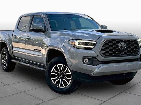 Used 2020 Toyota Tacoma TRD Sport w/ TRD Premium Sport Package AWD/4WD image 2