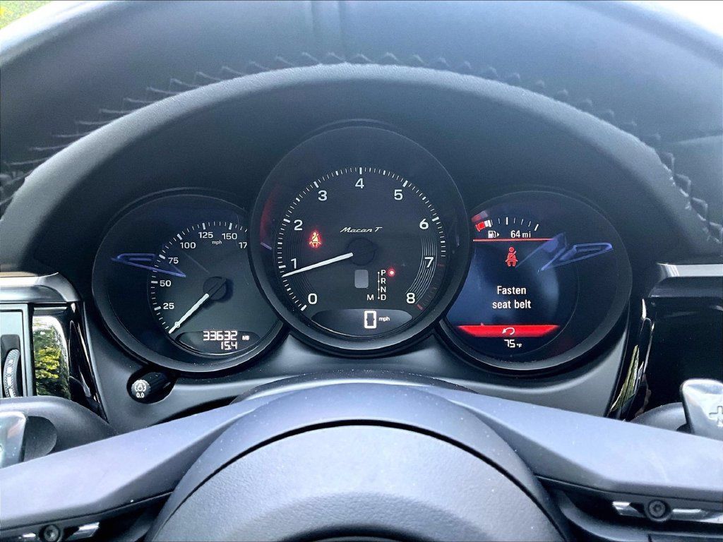 Certified 2023 Porsche Macan Turbo AWD/4WD image 25