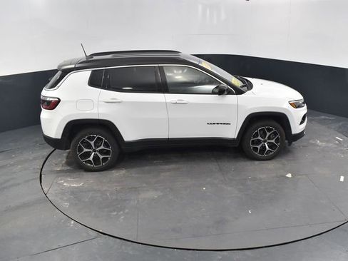 Used 2025 Jeep Compass Limited image 43