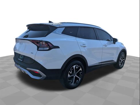 Used 2023 Kia Sportage EX image 4