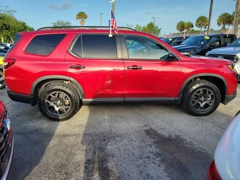 Used 2024 Honda Pilot TrailSport image 8