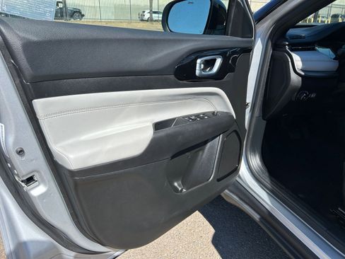 Used 2025 Jeep Compass Limited image 20