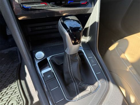 Used 2022 Volkswagen Tiguan SE image 19