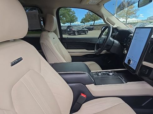 Used 2024 Ford Expedition Max Platinum AWD/4WD image 12