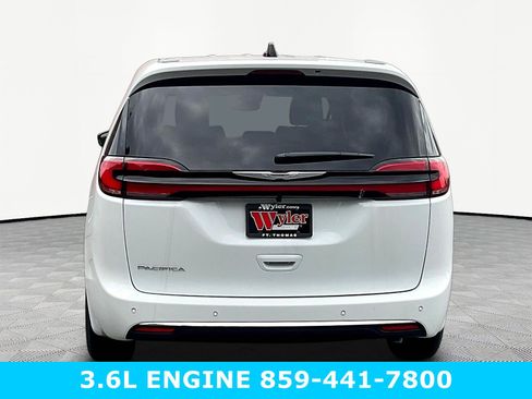 New 2026 Chrysler Pacifica Select FWD image 5