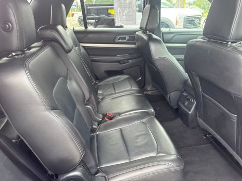 Used 2018 Ford Explorer XLT w/ Equipment Group 202A AWD/4WD image 39
