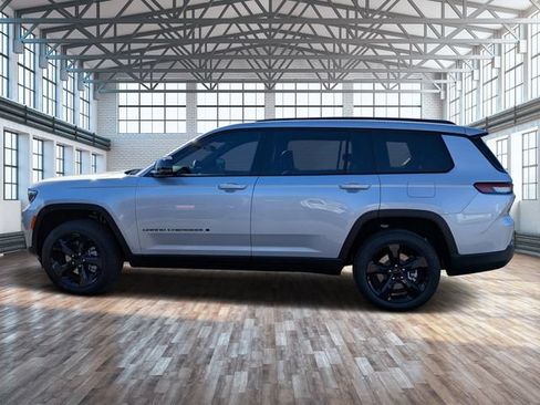 Used 2025 Jeep Grand Cherokee L Limited w/ Luxury Tech Group II AWD/4WD image 6