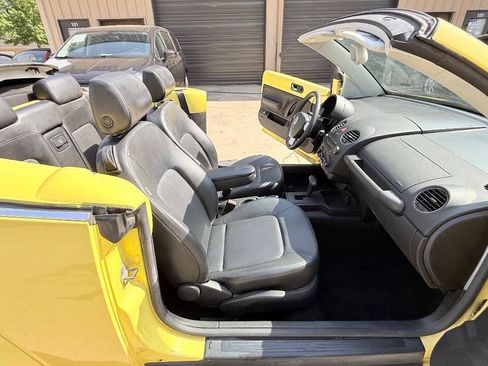 Used 2007 Volkswagen Beetle Convertible w/ Package 1 FWD image 43