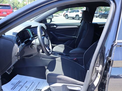 Used 2024 Volkswagen Jetta Sport image 8