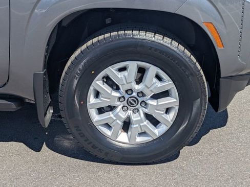 Used 2022 Nissan Frontier SV image 11