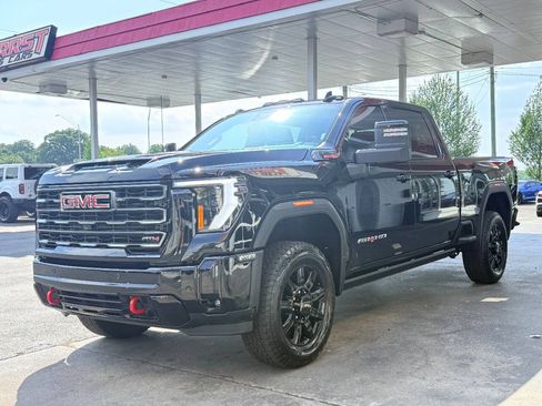 Used 2025 GMC Sierra 2500 AT4 w/ AT4 Premium Plus Package AWD/4WD image 6