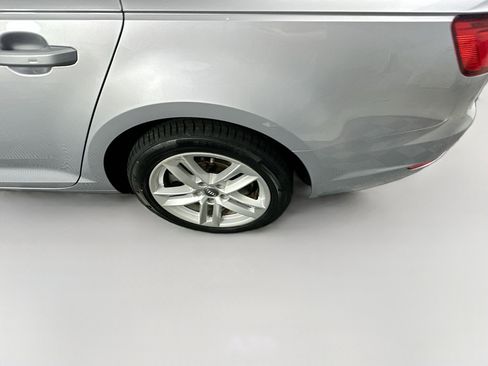 Used 2017 Audi A4 2.0T Premium image 11