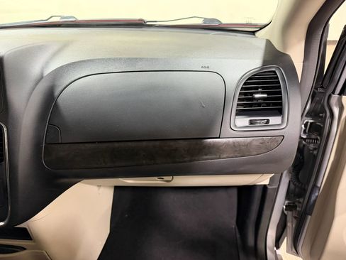 Used 2019 Dodge Grand Caravan SE image 30