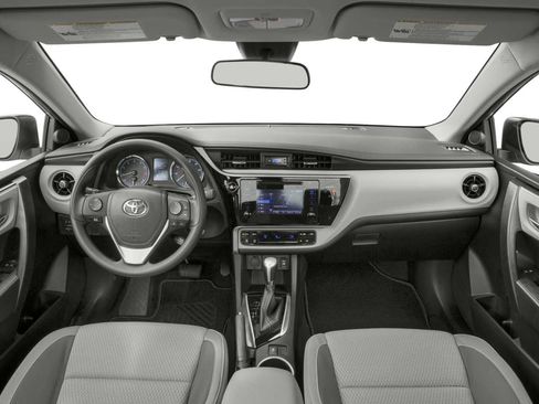 Used 2017 Toyota Corolla LE w/ Carpet Mat Package (TMS) FWD image 6