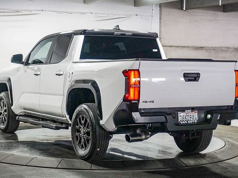 Certified 2024 Toyota Tacoma SR5 AWD/4WD image 9