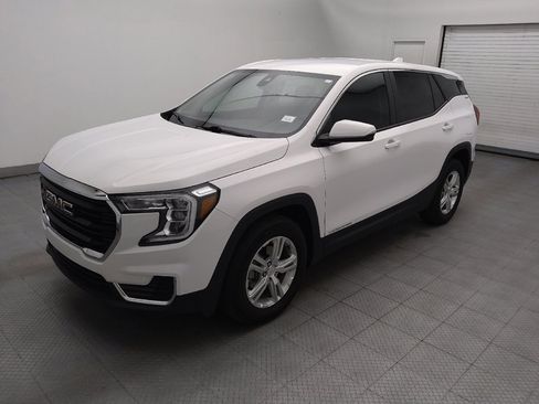 Used 2024 GMC Terrain SLE w/ Fleet Convenience Package FWD image 2