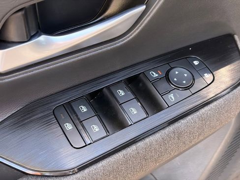 Used 2025 Nissan Kicks SV w/ Illumination Package FWD image 22