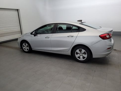 Used 2018 Chevrolet Cruze LS FWD image 3