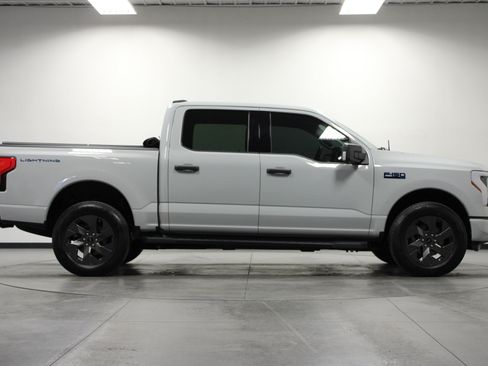 Used 2024 Ford F150 Lightning XLT AWD/4WD image 3