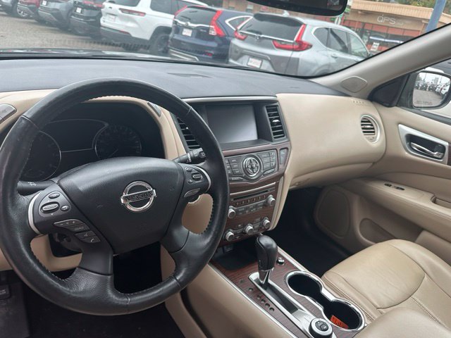Used 2018 Nissan Pathfinder Platinum w/ Cargo Package AWD/4WD image 15