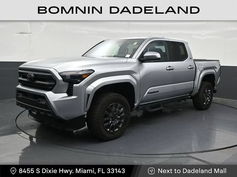 Used 2025 Toyota Tacoma SR5 AWD/4WD image 1