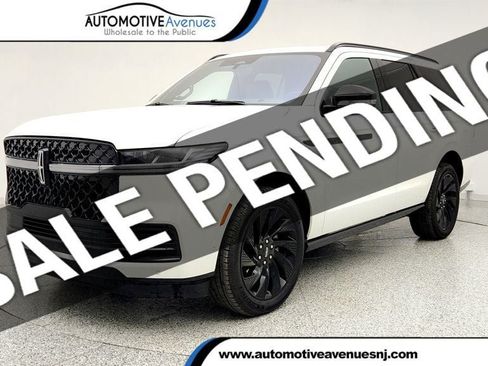 Used 2025 Lincoln Navigator Reserve w/ Jet Appearance Package AWD/4WD image 1