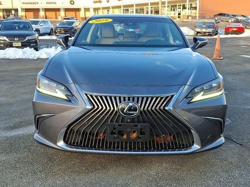 Used 2019 Lexus ES 350 Luxury image 2