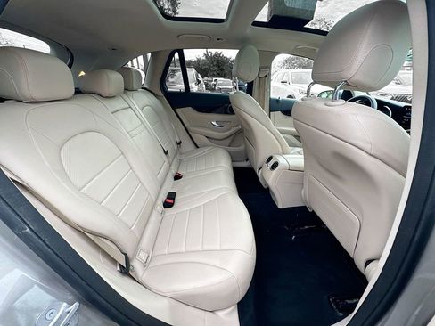 Used 2021 Mercedes-Benz GLC 300 w/ Premium Package image 27