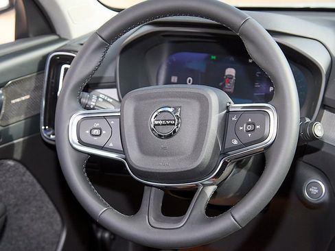 New 2026 Volvo XC40 B5 Ultra w/ Climate Package image 25