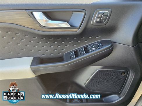 Used 2020 Ford Escape Titanium image 23