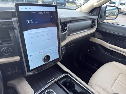 Used 2024 Ford Expedition Max Platinum image 23