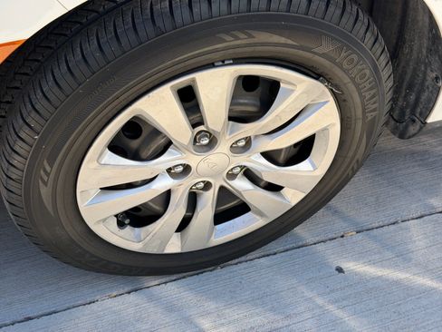 Certified 2022 Kia Soul LX FWD image 8