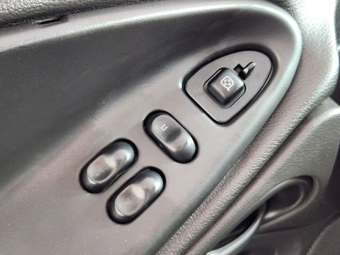 Used 2004 Ford Mustang Mach 1 RWD image 17