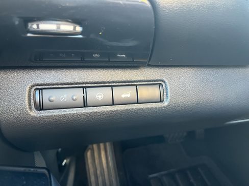 Used 2022 Nissan Pathfinder SV w/ SV Premium Package image 14