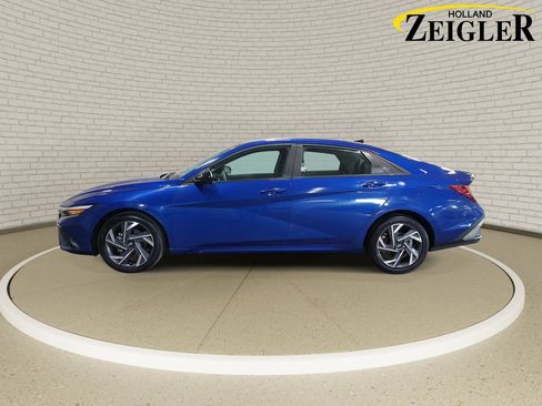 Used 2025 Hyundai Elantra Sport FWD image 8