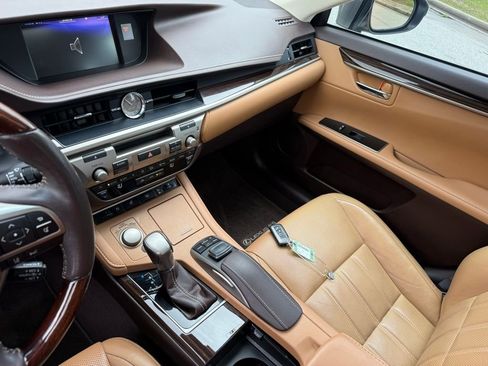 Used 2017 Lexus ES 350 w/ Luxury Package image 33