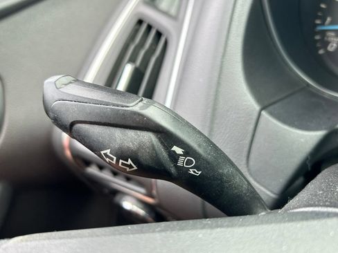 Used 2013 Ford Focus Titanium w/ Titanium Handling Pkg FWD image 23