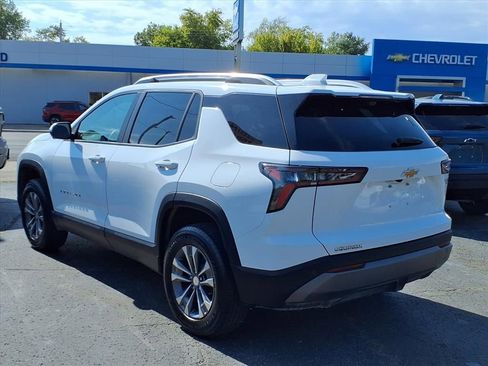 Used 2025 Chevrolet Equinox LT w/ Convenience Package II image 2