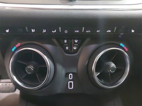 Used 2020 Chevrolet Blazer LT image 23