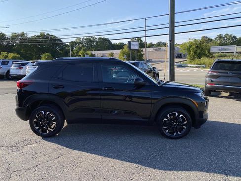 Used 2023 Chevrolet TrailBlazer LT image 2