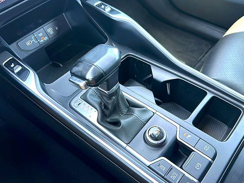 Used 2024 Kia Sorento S image 36