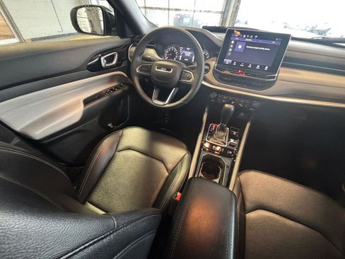 Used 2025 Jeep Compass Limited image 35