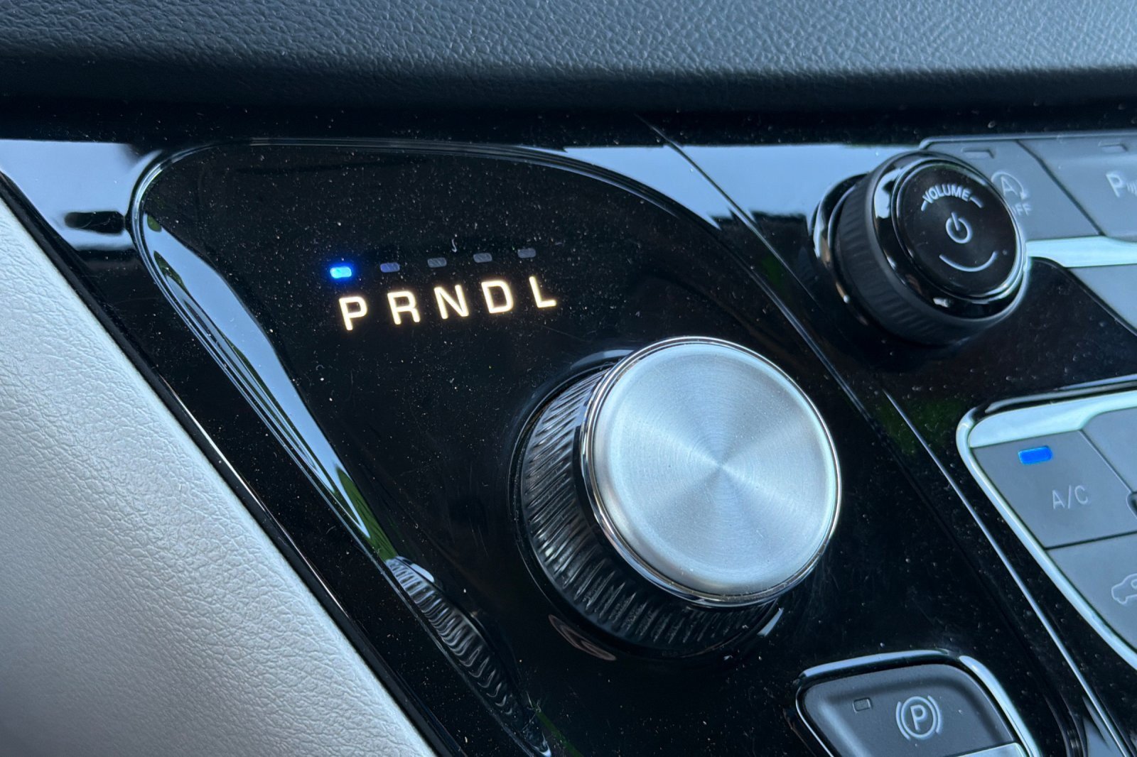 Used 2023 Chrysler Pacifica Touring-L FWD image 19