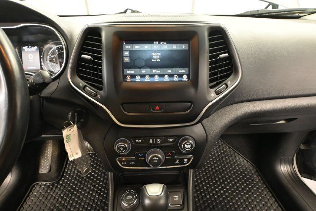 Used 2019 Jeep Cherokee Latitude AWD/4WD image 25