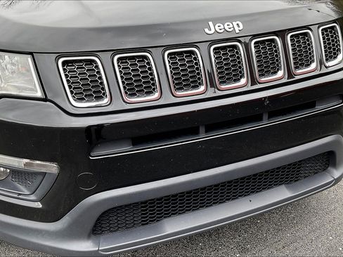 Used 2018 Jeep Compass Latitude w/ Cold Weather Group image 33