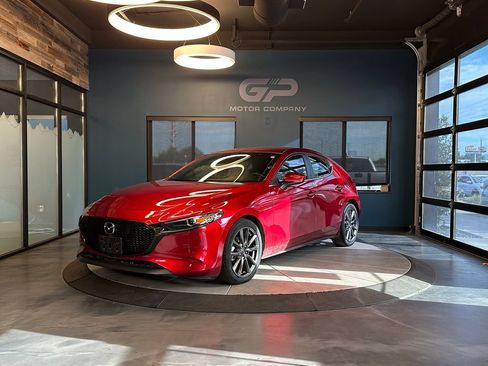 Used 2019 MAZDA MAZDA3 Hatchback w/ Preferred Package FWD image 7